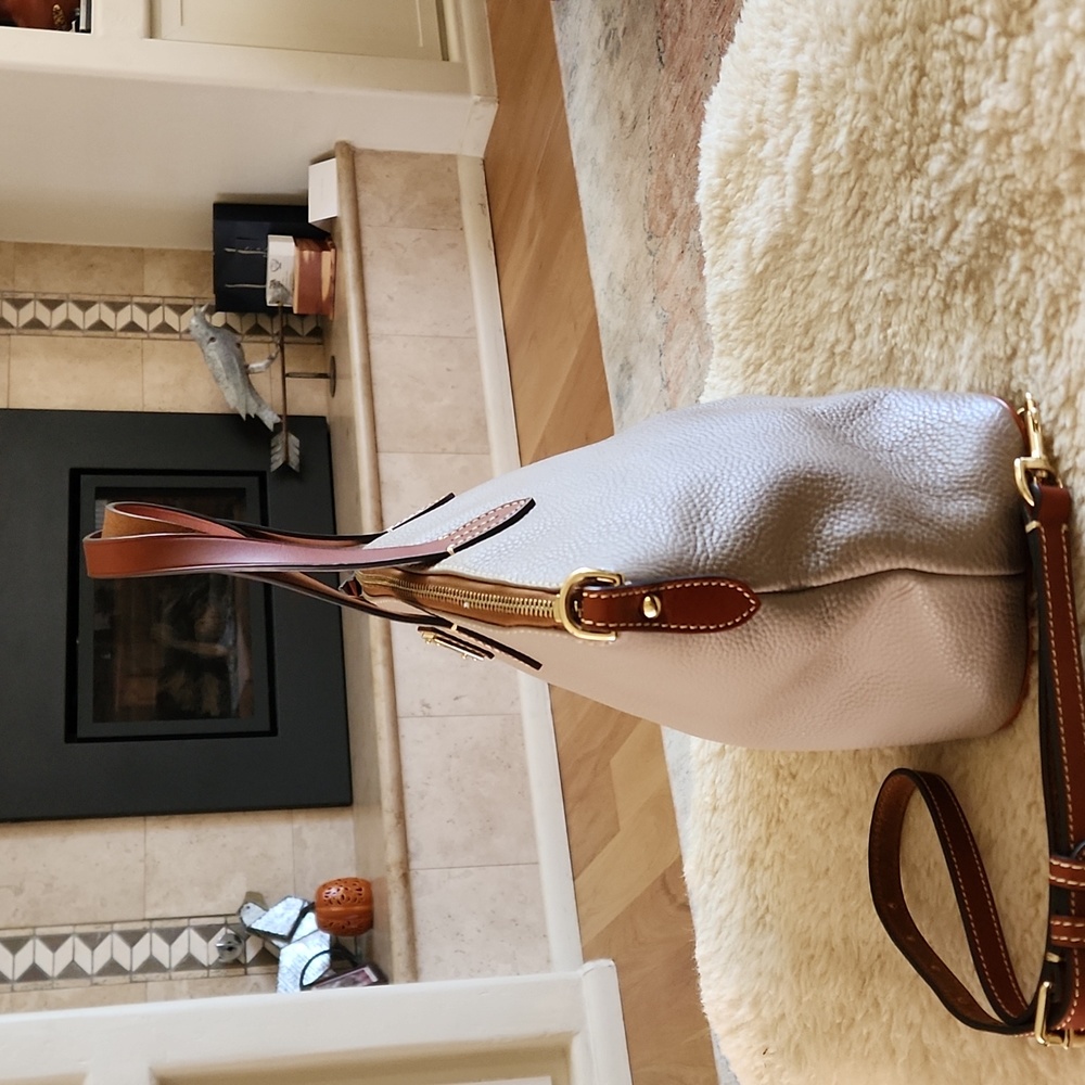Gorgeous Dooney & Bourke Elephant Leather Satchel or Shoulder Bag 🩶🐘 - Picture 4 of 16